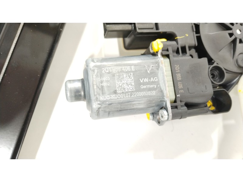 Recambio de elevalunas delantero derecho para seat arona (kj7, kjp) 1.6 mpi referencia OEM IAM 6F9837462C  2Q1959406E