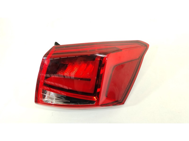 Recambio de piloto trasero derecho para seat arona (kj7, kjp) 1.6 mpi referencia OEM IAM 6F9945208B  