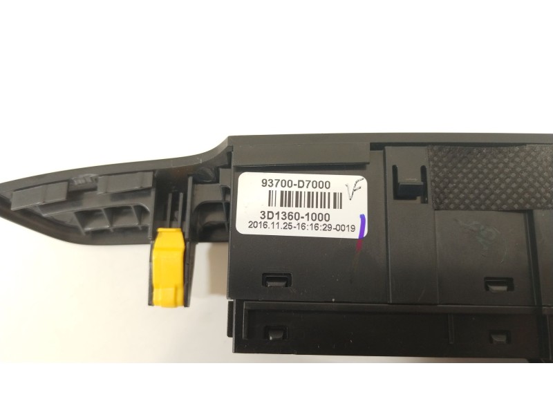Recambio de warning para hyundai tucson essence bluedrive 2wd referencia OEM IAM 93700D7000  