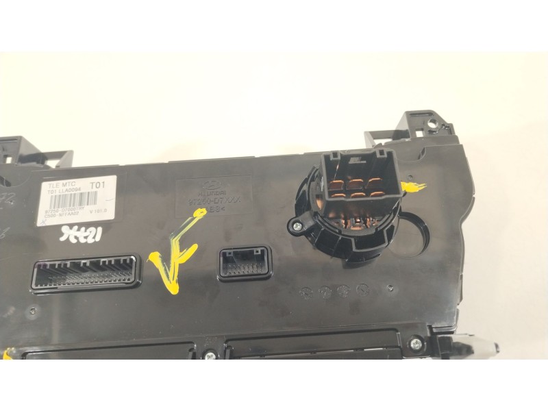 Recambio de mando climatizador para hyundai tucson essence bluedrive 2wd referencia OEM IAM 97250D7000TRY  97250D7000