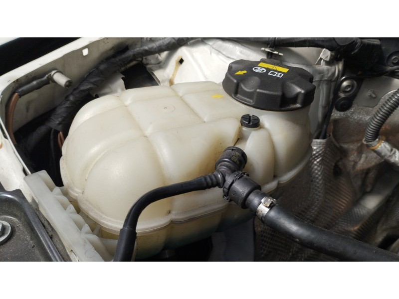 Recambio de deposito expansion para bmw serie 3 touring (f31) 320d referencia OEM IAM 17137642160  