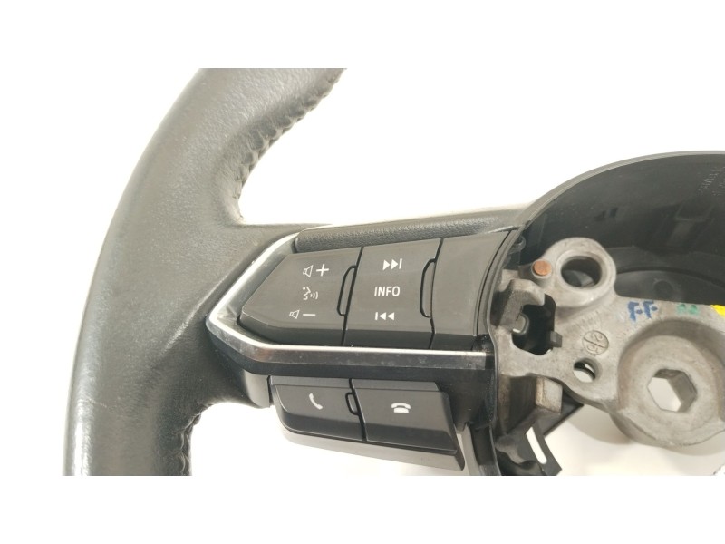 Recambio de volante para mazda cx-3 luxury referencia OEM IAM B63E3298202  B63E170228