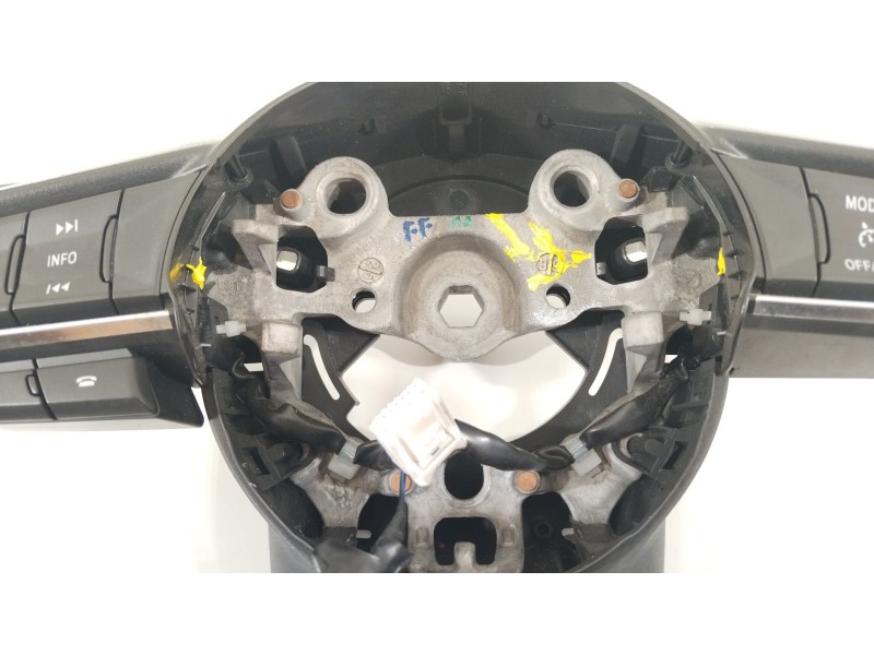 Recambio de volante para mazda cx-3 luxury referencia OEM IAM B63E3298202  B63E170228