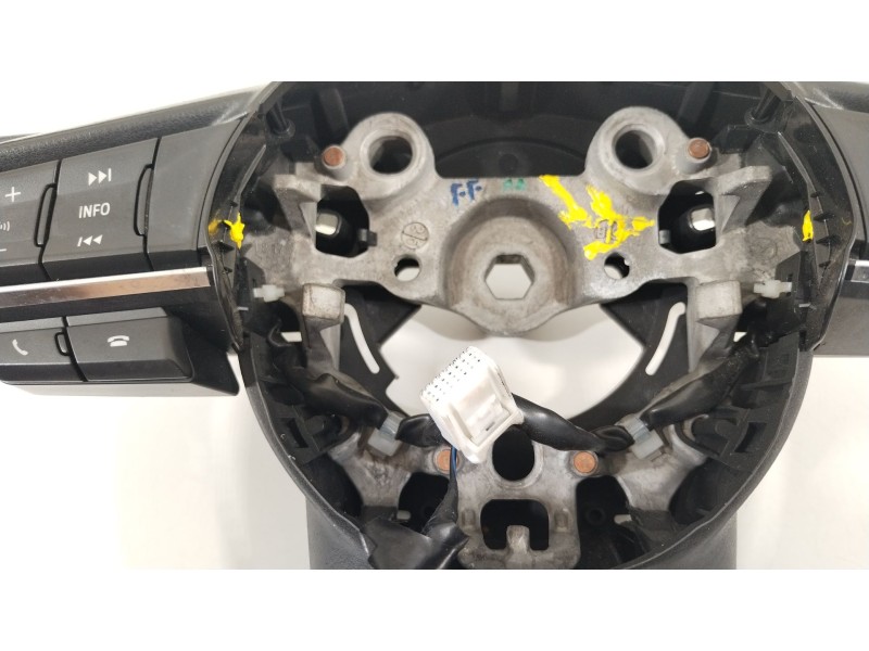 Recambio de volante para mazda cx-3 luxury referencia OEM IAM B63E3298202  B63E170228