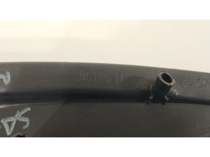 Recambio de moldura para citroën saxo 1.6 vts referencia OEM IAM 9617611177  9617611077