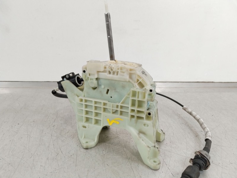 Recambio de palanca cambio para kia niro emotion plug-in hybrid referencia OEM IAM 46701D4430  46710A