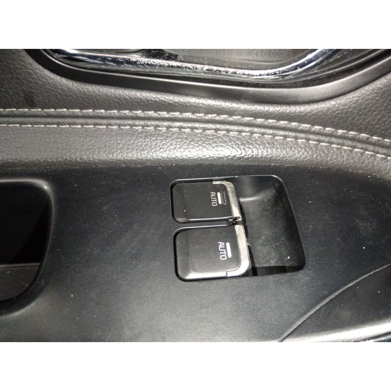 Recambio de mando elevalunas delantero izquierdo para kia cee´d (jd) 1.6 crdi 136 referencia OEM IAM 93570A2300  