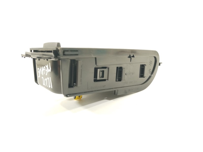 Recambio de moldura para renault megane iv berlina 5p bose-edition referencia OEM IAM 969121990R  