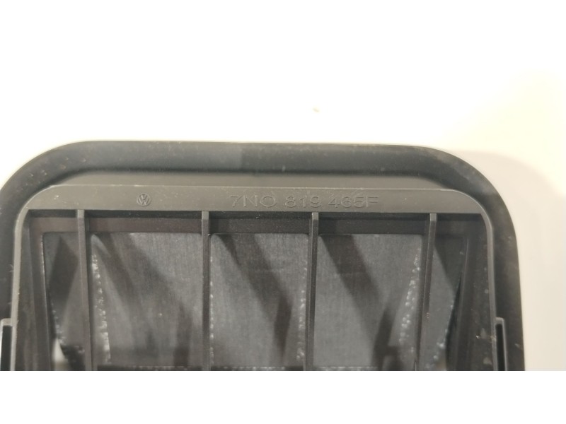 Recambio de rejilla aireadora para seat arona (kj7, kjp) 1.6 mpi referencia OEM IAM 7N0819465F  4G9819181C
