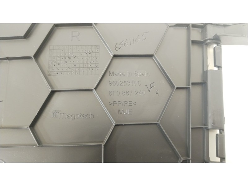Recambio de moldura para seat arona (kj7, kjp) 1.6 mpi referencia OEM IAM 6F0867240A  