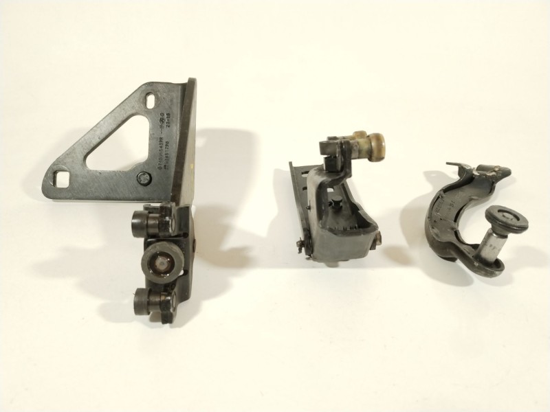 Recambio de bisagra puerta para renault trafic furgón l1h1 2,9t referencia OEM IAM 93451715 93451798 D312370J