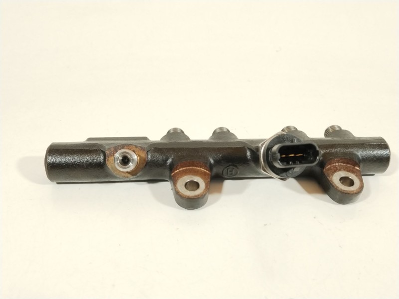 Recambio de rampa inyectora para nissan nv 200 (m20) nv200 combi comfort referencia OEM IAM 175215346R  141200019