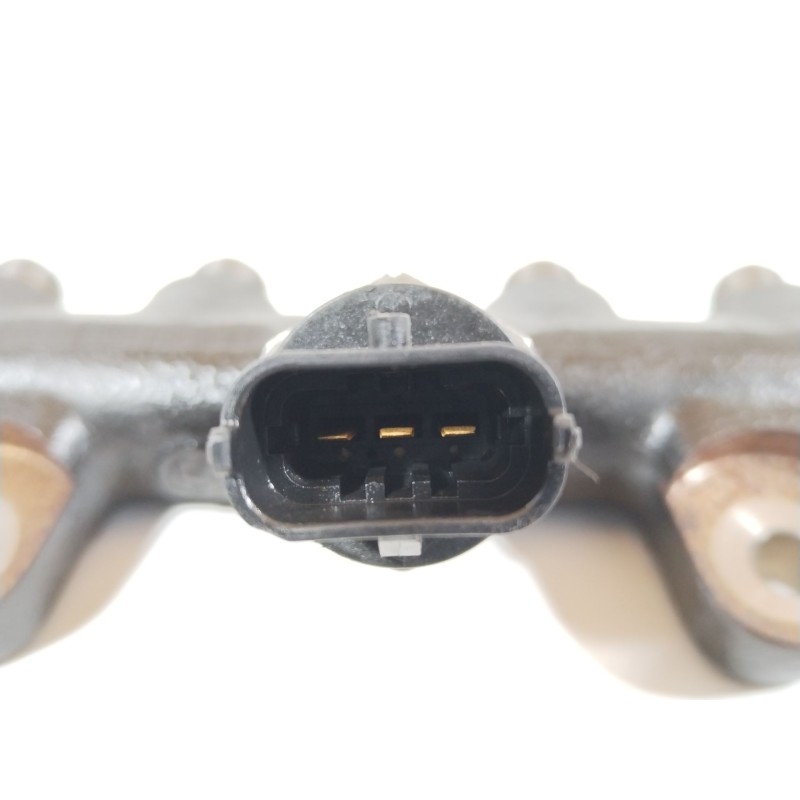 Recambio de rampa inyectora para nissan nv 200 (m20) nv200 combi comfort referencia OEM IAM 175215346R  141200019