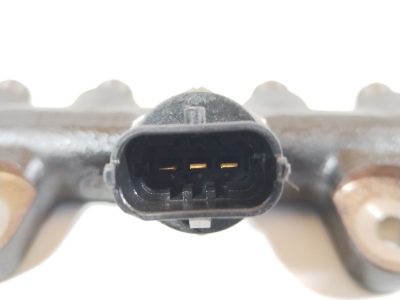 Recambio de rampa inyectora para nissan nv 200 (m20) nv200 combi comfort referencia OEM IAM 175215346R  141200019