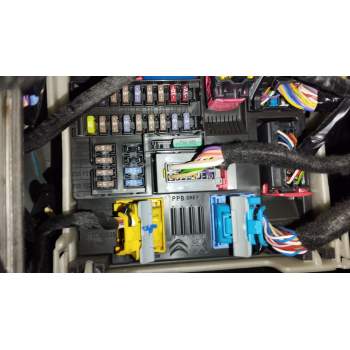 CAJA RELES / FUSIBLES 9830790980 