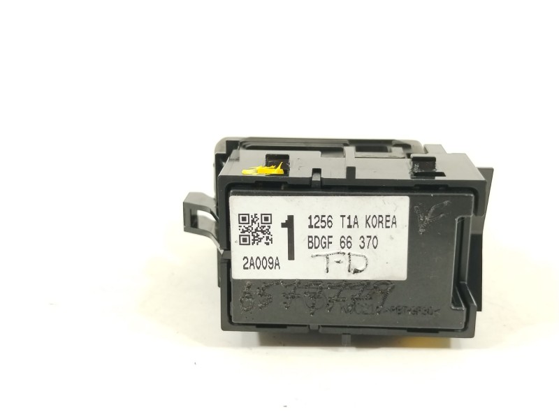 Recambio de mando elevalunas trasero derecho para mazda cx-30 zenith referencia OEM IAM BDGF66370  