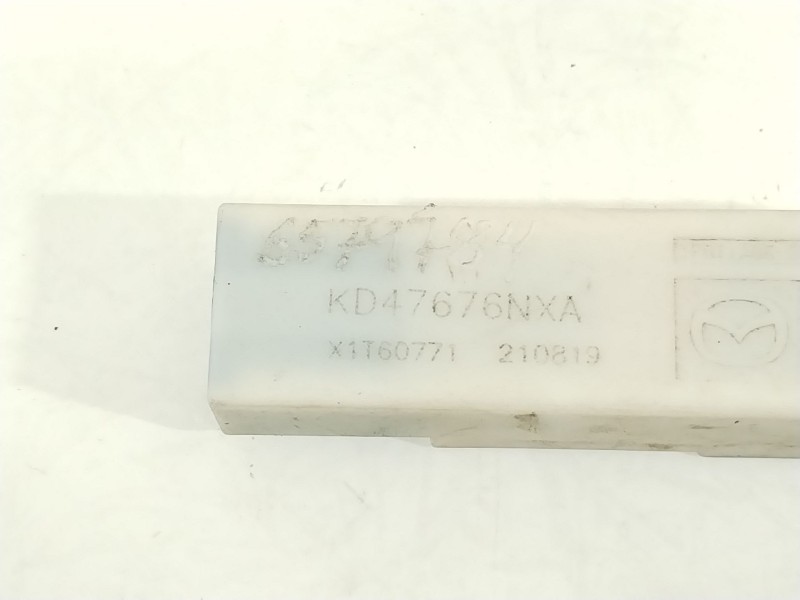 Recambio de antena para mazda cx-30 zenith referencia OEM IAM KD47676NXA  