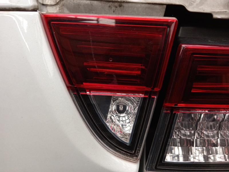 Recambio de piloto trasero derecho en porton para renault megane iii coupe bose edition referencia OEM IAM 265547060R  