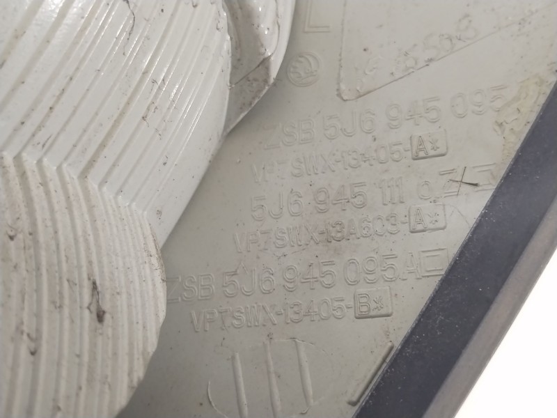 Recambio de piloto trasero izquierdo para skoda fabia ii (542) 1.2 referencia OEM IAM 5J6945095  