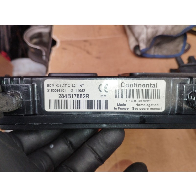 Recambio de caja reles / fusibles para renault scénic iii (jz0/1_) 1.5 dci referencia OEM IAM 284B17882R  S180098101