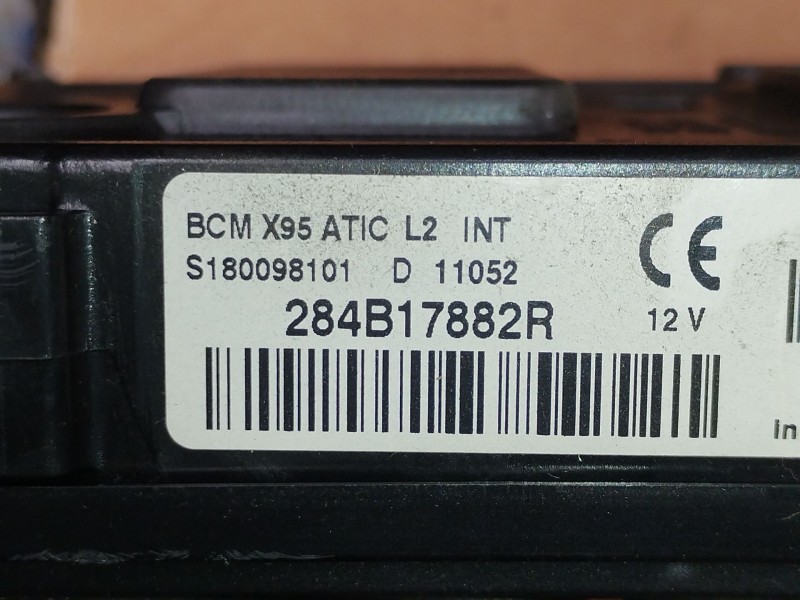 Recambio de caja reles / fusibles para renault scénic iii (jz0/1_) 1.5 dci referencia OEM IAM 284B17882R  S180098101