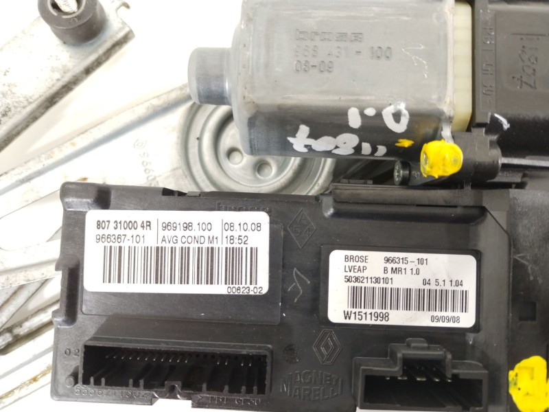 Recambio de elevalunas delantero izquierdo para renault megane iii berlina 5 p dynamique referencia OEM IAM 807210002R  80731000