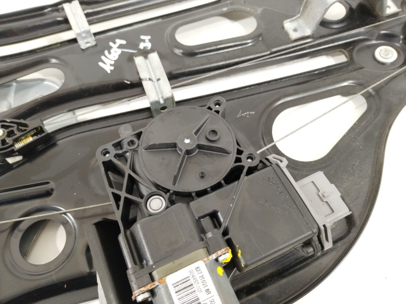 Recambio de elevalunas trasero izquierdo para renault megane iii coupe bose edition referencia OEM IAM 827210018R  827210018R