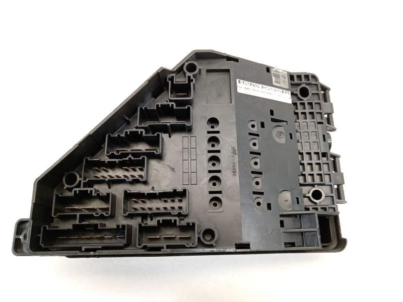 CAJA RELES / FUSIBLES YQE500330 82448111105