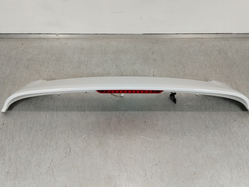 Recambio de aleron trasero para kia cee´d (jd) 1.6 crdi 136 referencia OEM IAM 87211A2700  