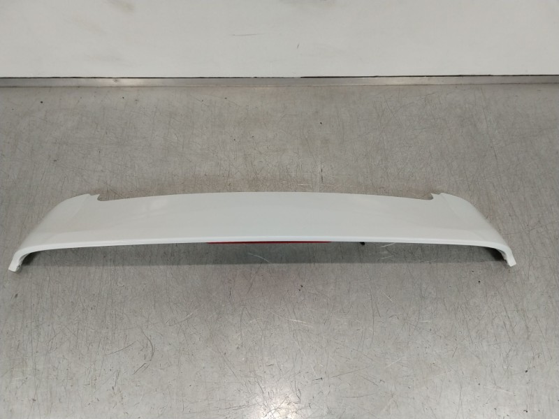 Recambio de aleron trasero para kia cee´d (jd) 1.6 crdi 136 referencia OEM IAM 87211A2700  