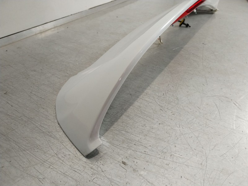 Recambio de aleron trasero para kia cee´d (jd) 1.6 crdi 136 referencia OEM IAM 87211A2700  