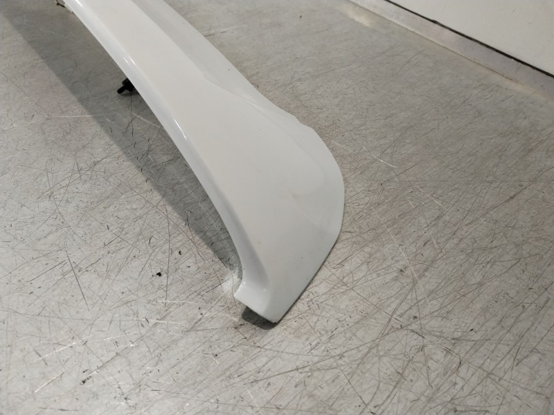 Recambio de aleron trasero para kia cee´d (jd) 1.6 crdi 136 referencia OEM IAM 87211A2700  