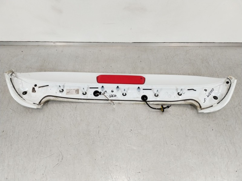 Recambio de aleron trasero para kia cee´d (jd) 1.6 crdi 136 referencia OEM IAM 87211A2700  