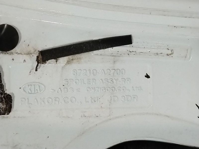 Recambio de aleron trasero para kia cee´d (jd) 1.6 crdi 136 referencia OEM IAM 87211A2700  