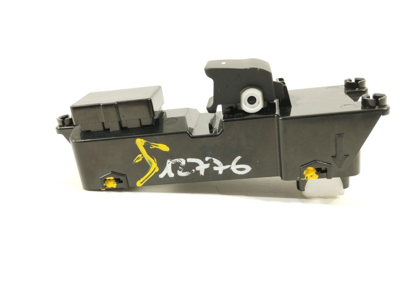 Recambio de mando elevalunas trasero izquierdo para hyundai tucson essence bluedrive 2wd referencia OEM IAM 93580D3031  3C152013