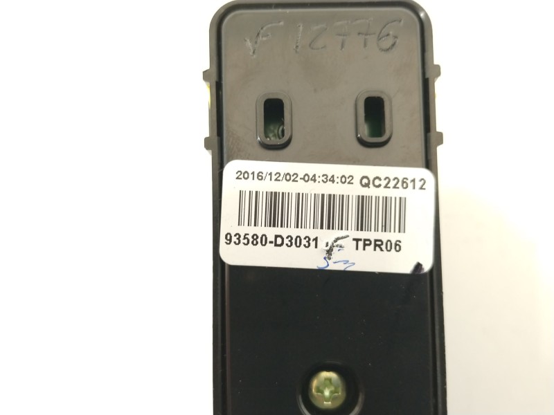 Recambio de mando elevalunas trasero izquierdo para hyundai tucson essence bluedrive 2wd referencia OEM IAM 93580D3031  3C152013