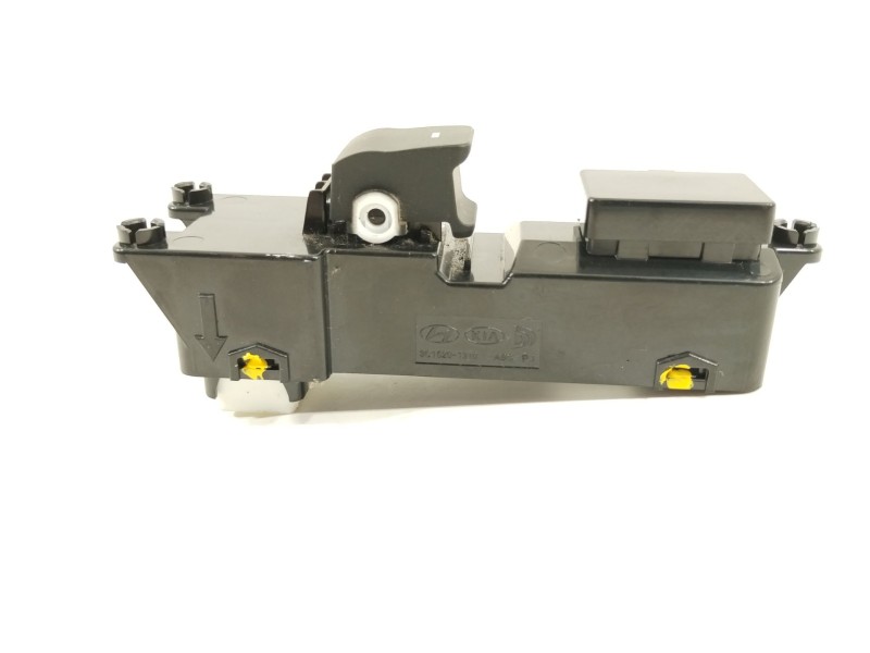 Recambio de mando elevalunas trasero derecho para hyundai tucson essence bluedrive 2wd referencia OEM IAM 93580D3131  3C12501310