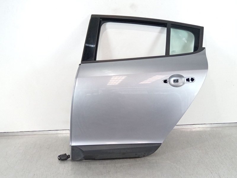 Recambio de puerta trasera izquierda para renault megane iii berlina 5 p dynamique referencia OEM IAM   