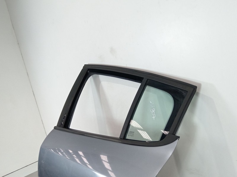 Recambio de puerta trasera izquierda para renault megane iii berlina 5 p dynamique referencia OEM IAM   