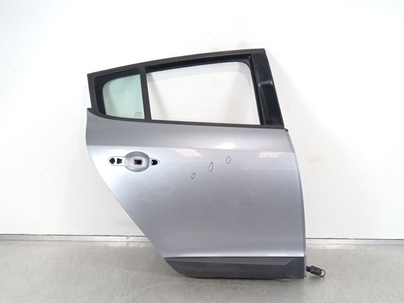 Recambio de puerta trasera derecha para renault megane iii berlina 5 p dynamique referencia OEM IAM   