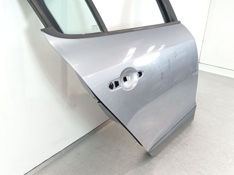Recambio de puerta trasera derecha para renault megane iii berlina 5 p dynamique referencia OEM IAM   