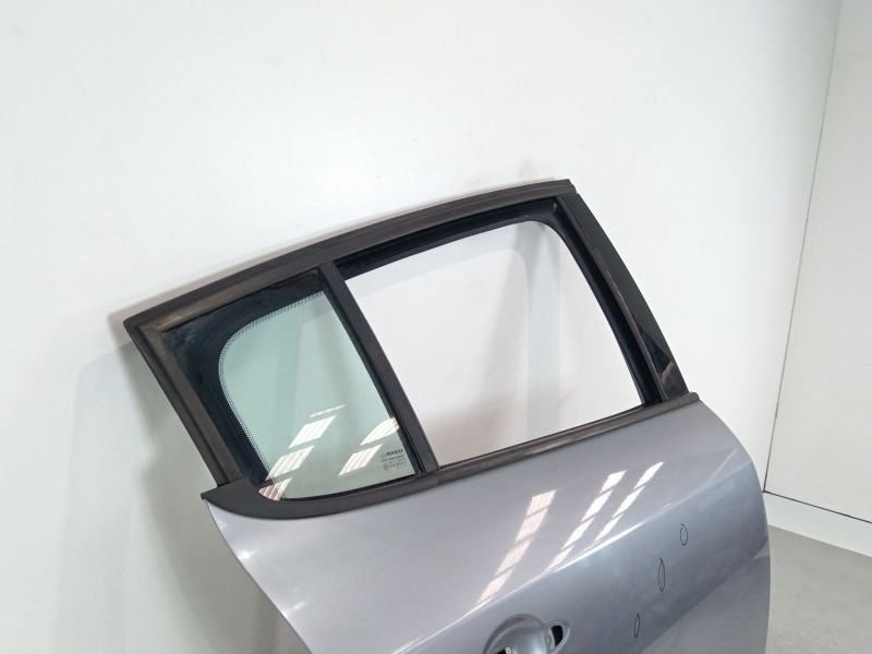 Recambio de puerta trasera derecha para renault megane iii berlina 5 p dynamique referencia OEM IAM   