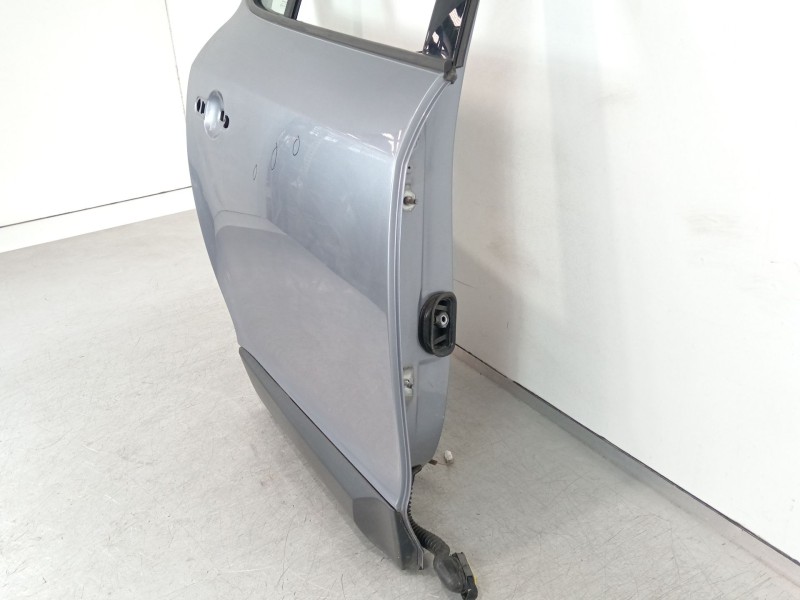 Recambio de puerta trasera derecha para renault megane iii berlina 5 p dynamique referencia OEM IAM   