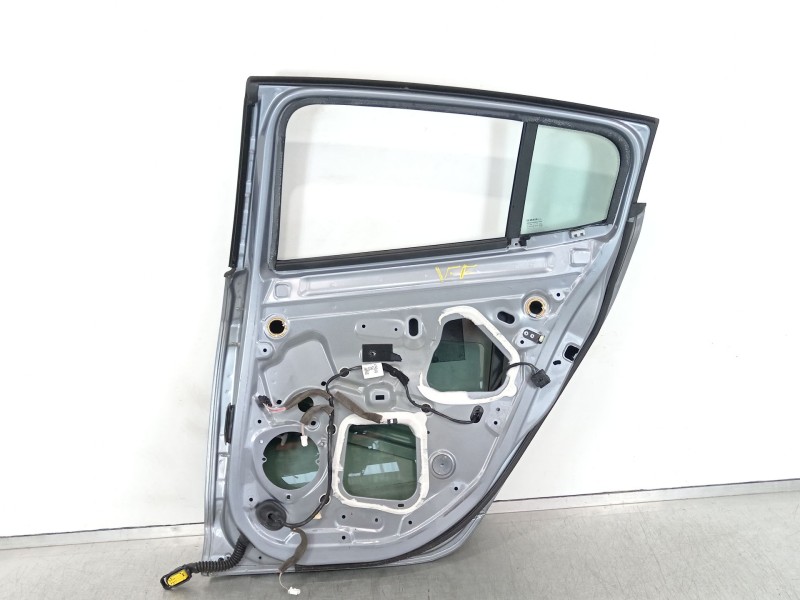 Recambio de puerta trasera derecha para renault megane iii berlina 5 p dynamique referencia OEM IAM   