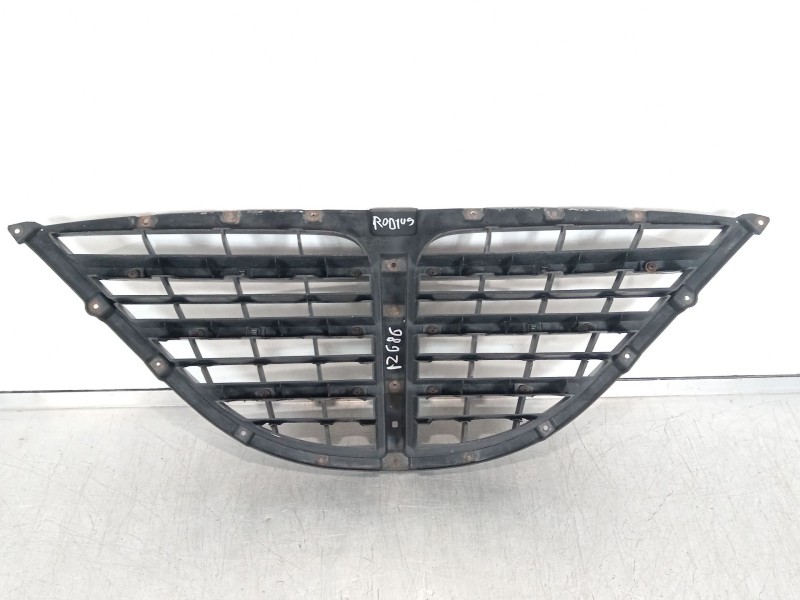 Recambio de rejilla delantera para ssangyong rodius xdi referencia OEM IAM 7945121010  7945021010