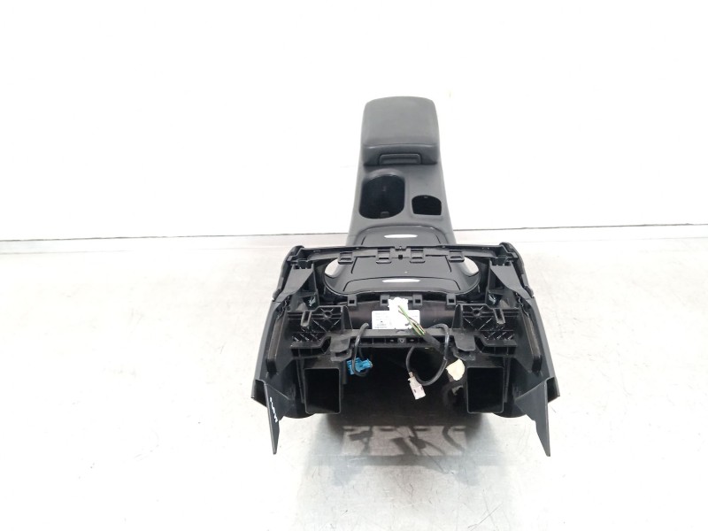 Recambio de apoyabrazos central para mercedes-benz clase cla (w117) cla 220 cdi (117.303) referencia OEM IAM E0517610002  