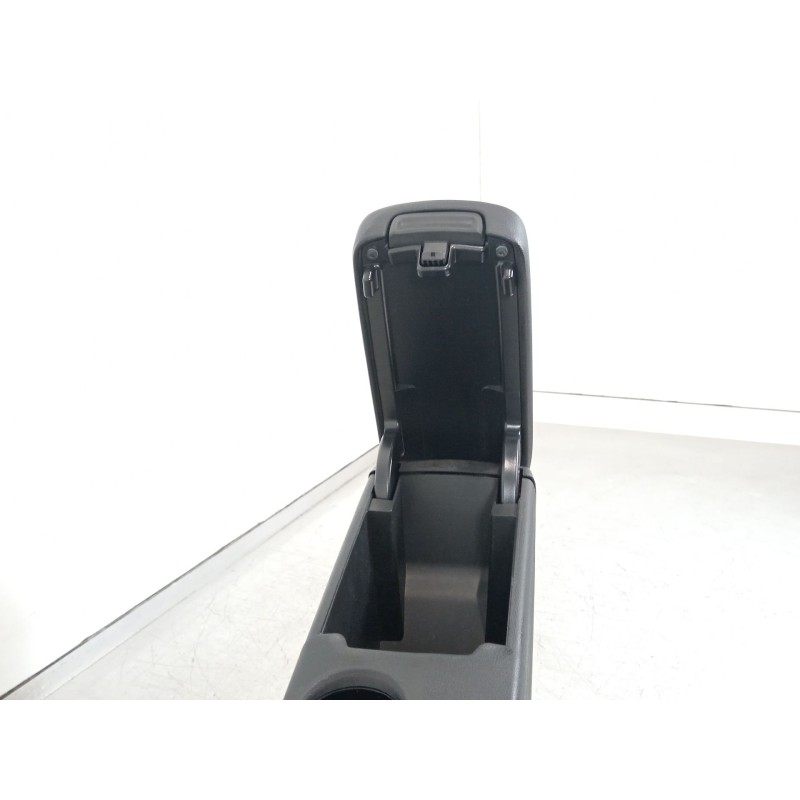 Recambio de apoyabrazos central para mercedes-benz clase cla (w117) cla 220 cdi (117.303) referencia OEM IAM E0517610002  