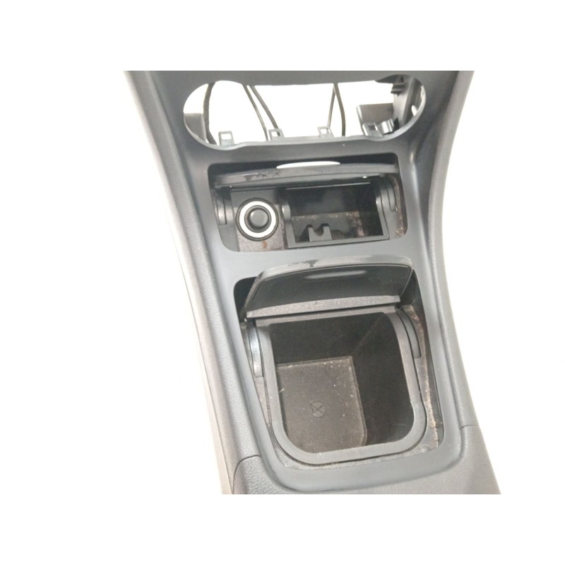 Recambio de apoyabrazos central para mercedes-benz clase cla (w117) cla 220 cdi (117.303) referencia OEM IAM E0517610002  