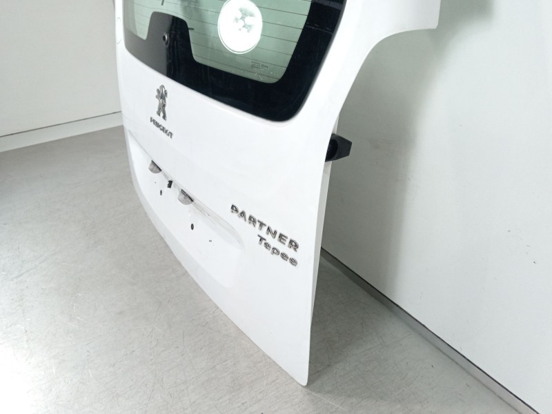 Recambio de porton trasero para peugeot partner kombi outdoor referencia OEM IAM 8701Y6  