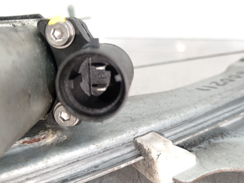 Recambio de elevalunas delantero izquierdo para dacia sandero 1.5 dci referencia OEM IAM 8200733829  82007338290